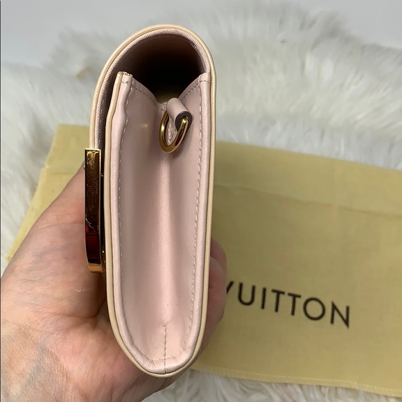 Authentic Louis Vuitton Rossmore MM Vernis Rose - Picture 14 of 15